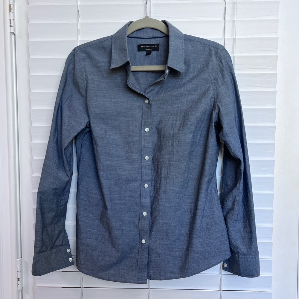 Banana Republic Women’s button down. Size 8 - EUC